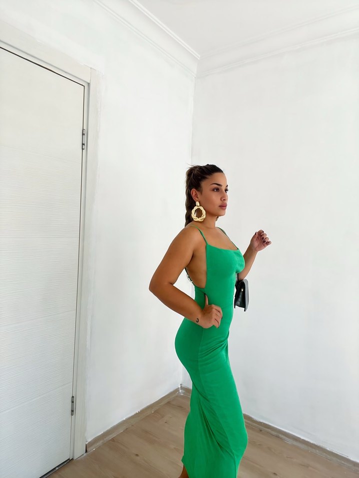 Yeşil Uzun ve İnce Askılı Elbise - Görsel 5