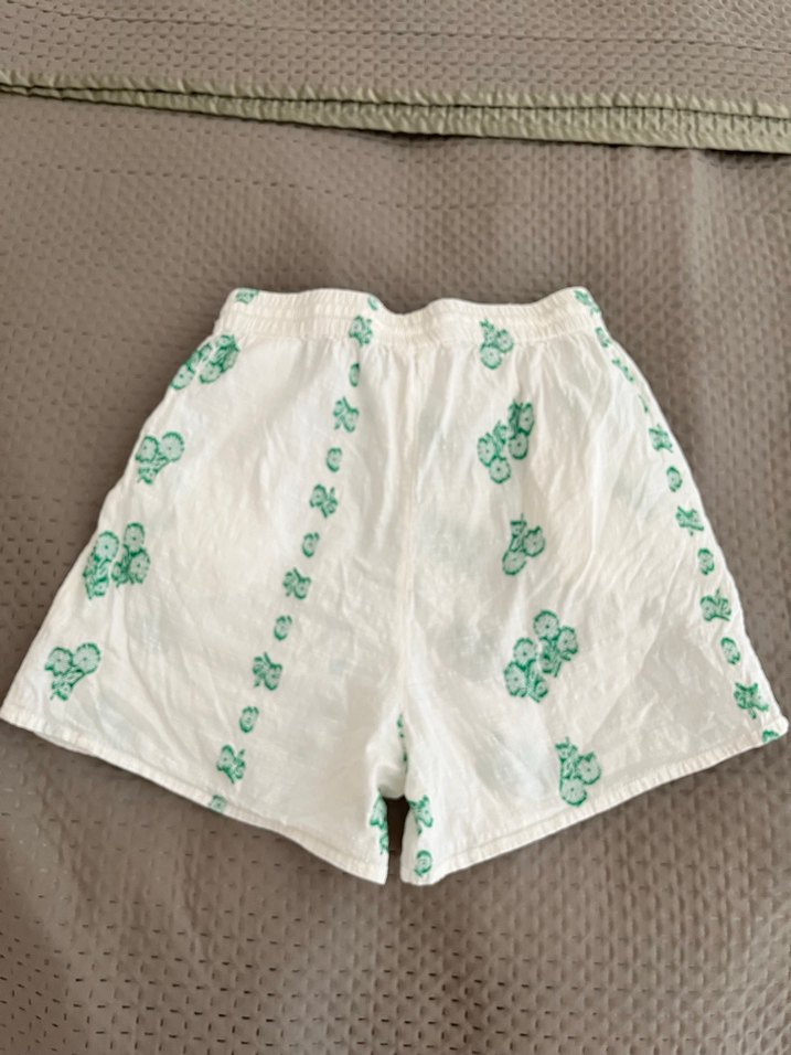 Nakışlı Beyaz Pamuklu Mini Şort - Görsel 3