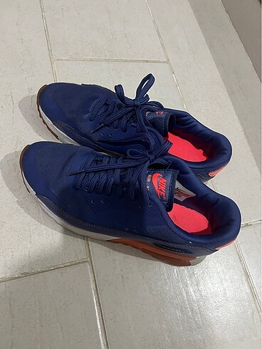 37 Beden Nike spor ayakkabı