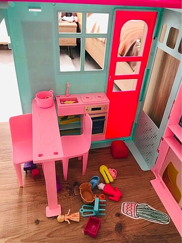  Barbie evi