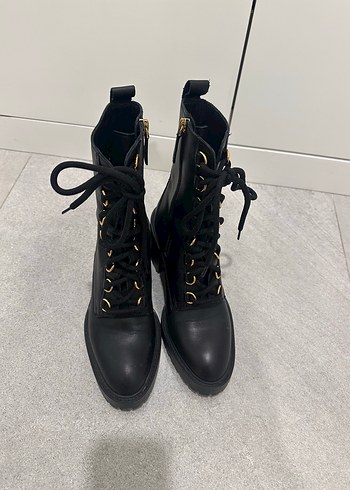 Uterque Siyah Deri Bağcıklı Kadın Bot - Görsel 4