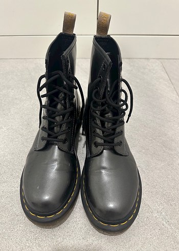 Dr Martens Kadın Gri Rugan Bağcıklı Bot - Görsel 3