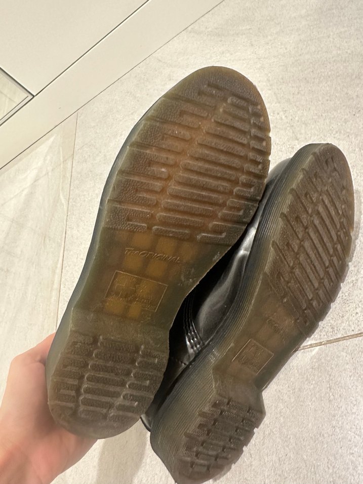 Dr Martens Kadın Gri Rugan Bağcıklı Bot - Görsel 5