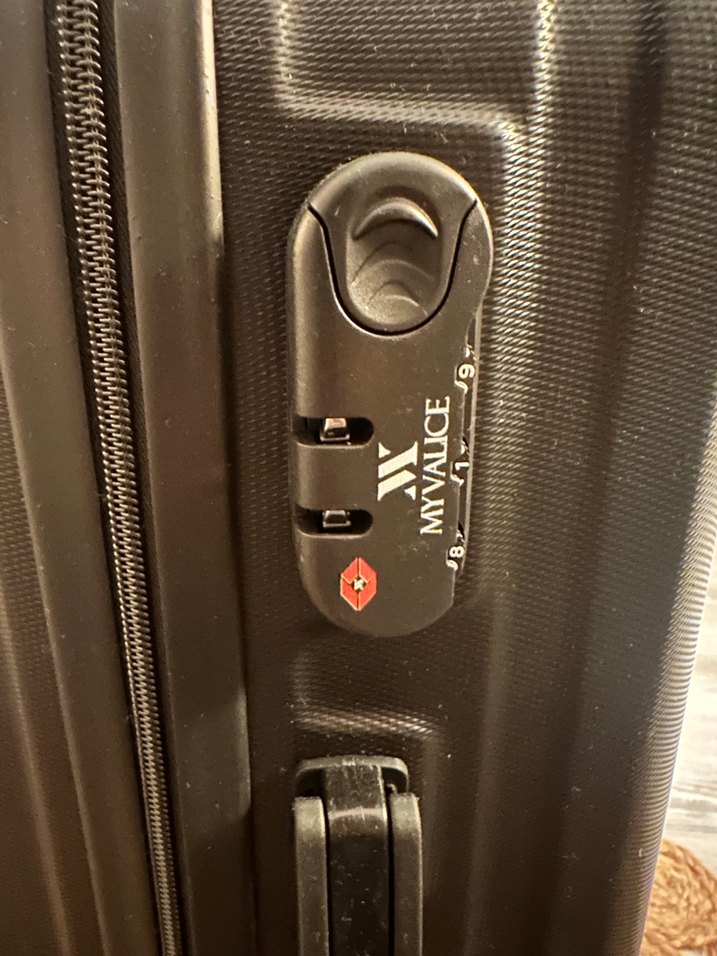 Klasik Siyah Valiz Tokalı ve kilitli - Görsel 4