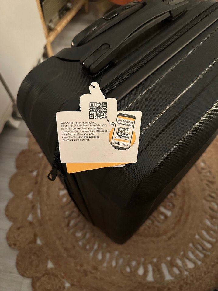 Klasik Siyah Valiz Tokalı ve kilitli - Görsel 2