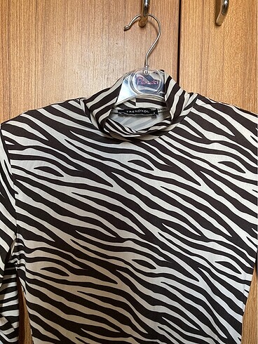 Zebra desenli body bluz