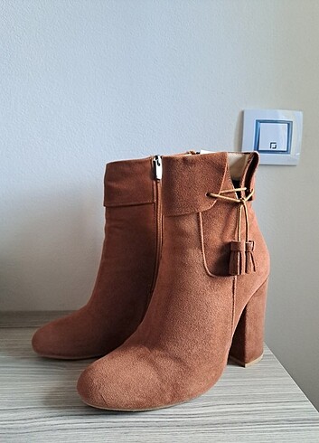 Zara Topuklu bot