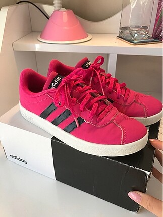 Adidas pembe spor ayakkabı