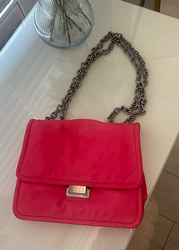 Pembe çanta
