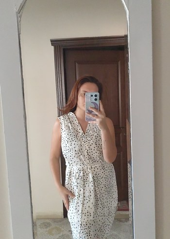 Beyaz Leopar Desenli Mini V Yaka Elbise