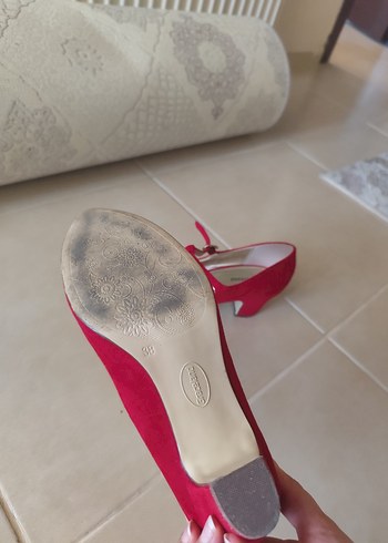 Kırmızı Süet Tokalı Topuklu Kadın Ayakkabı - Görsel 2