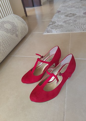 Kırmızı Süet Tokalı Topuklu Kadın Ayakkabı - Görsel 3