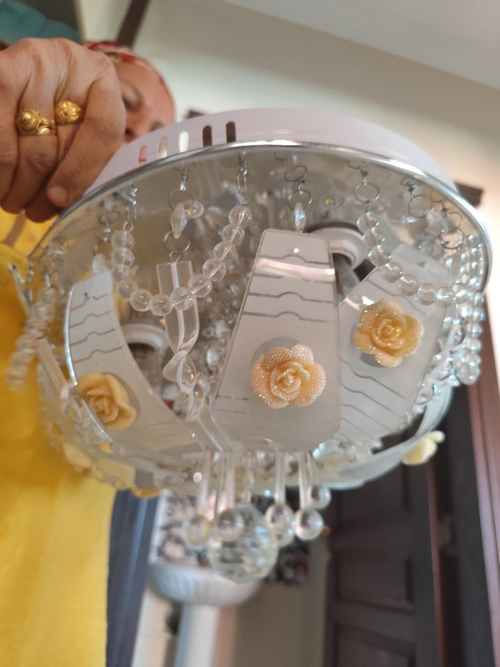 Beyaz Çiçekli Avize - Görsel 3