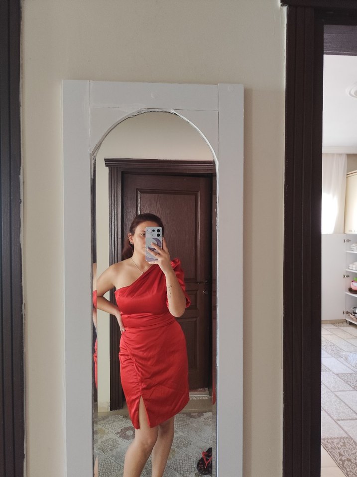 Parlak Kırmızı Drapeli Midi Abiye Elbise - Görsel 3