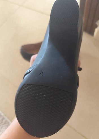 Siyah Tokalı Klasik Topuklu Kadın Ayakkabı - Görsel 6