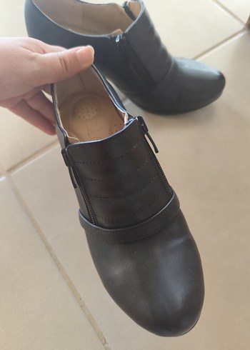 Siyah Tokalı Klasik Topuklu Kadın Ayakkabı - Görsel 5