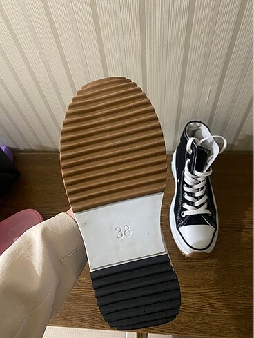 37 Beden Converse spor bot ayakkabı