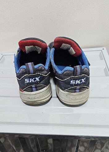 28 Beden SKECHERS ve ADİDAS 28 no SPOR AYAKKABI