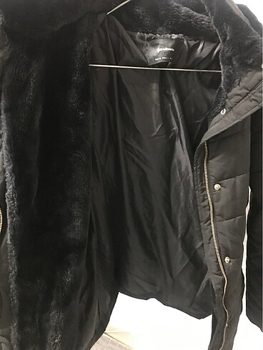 Stradivarius Şişme kapüşonlu mont