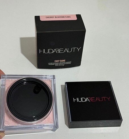 HUDA BEAUTY CHERRY BLOSSOM