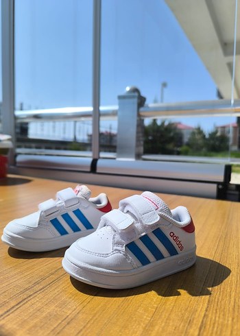 Adidas 20 numara Erkek Çocuk Beyaz Sneaker Velcro