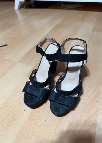 Zara Siyah Suet Topuklu Sandalet