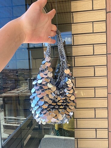 Pull and Bear Gümüş Pullu Çanta