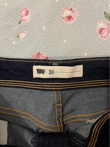 30 Beden LEVİS KOT ŞORT