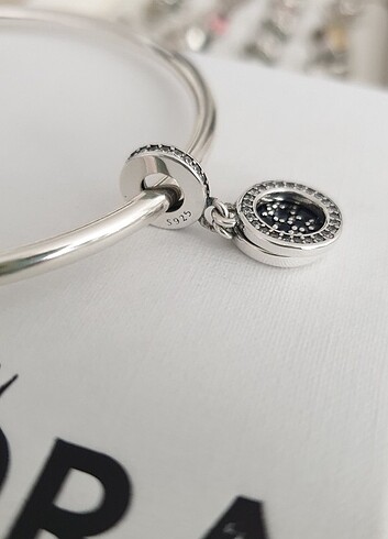 Lâcivert sallantılı yuvarlak charm 