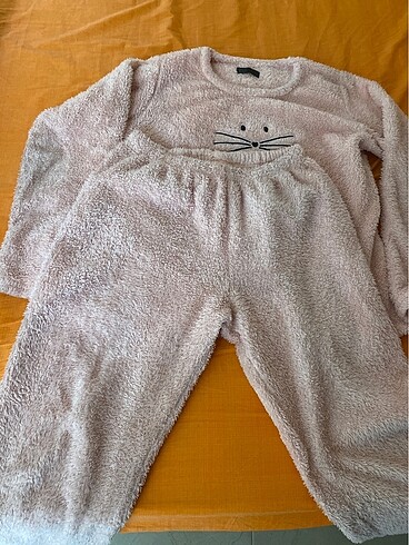 l Beden Peluş pijama takımı