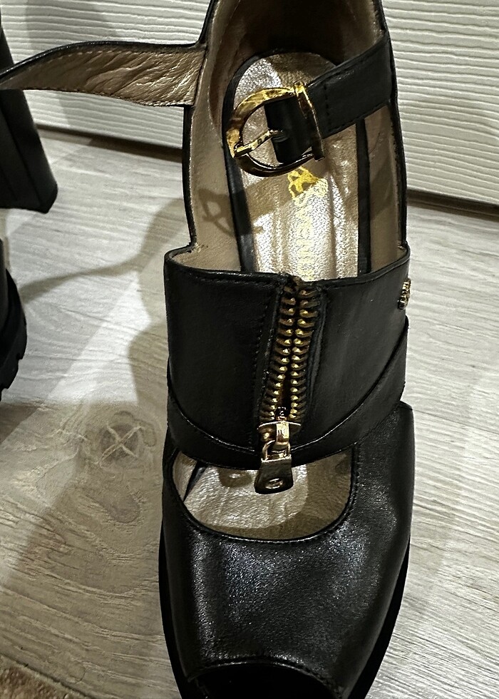 Kalın topuklu ayakkabı - Görsel 4