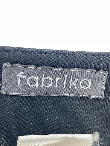 38 Beden siyah Renk Fabrika Düz Kesim %70 İndirimli.