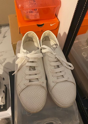 Zara Beyaz Yılan Desenli Kadın Spor Ayakkabı - Görsel 3