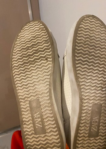 Zara Beyaz Yılan Desenli Kadın Spor Ayakkabı - Görsel 4