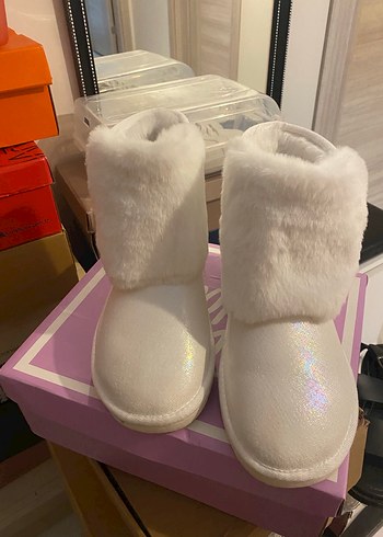 Selin shoes Beyaz Kürklü Kadın Bot - Görsel 2