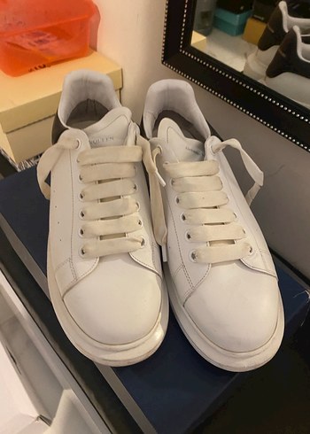 Alexander McQueen 42