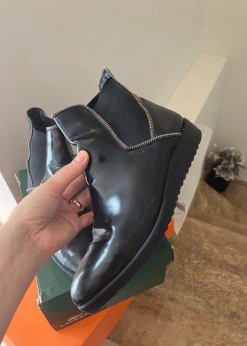 Siyah parlak Rugan Stiletto burun Kadın Bot - Görsel 3