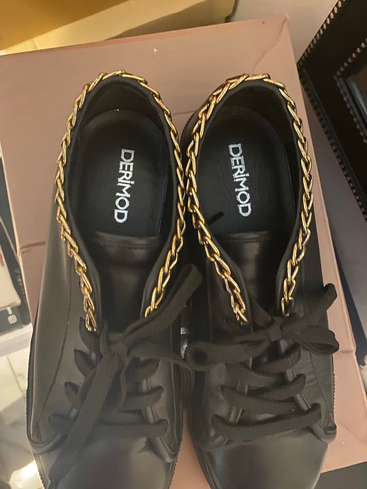 Zincir Detaylı Siyah Kadın Sneaker - Görsel 2