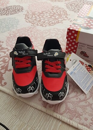25 Beden kırmızı Renk Mickey mouse Işıklı 25 no kız spor ayakkabısı sıfır kutusunda