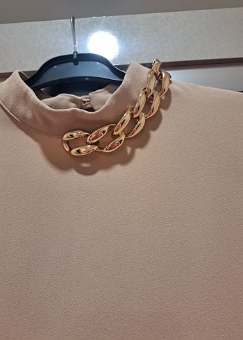 Kayra Zincir Detaylı Bej Kadın Tunik