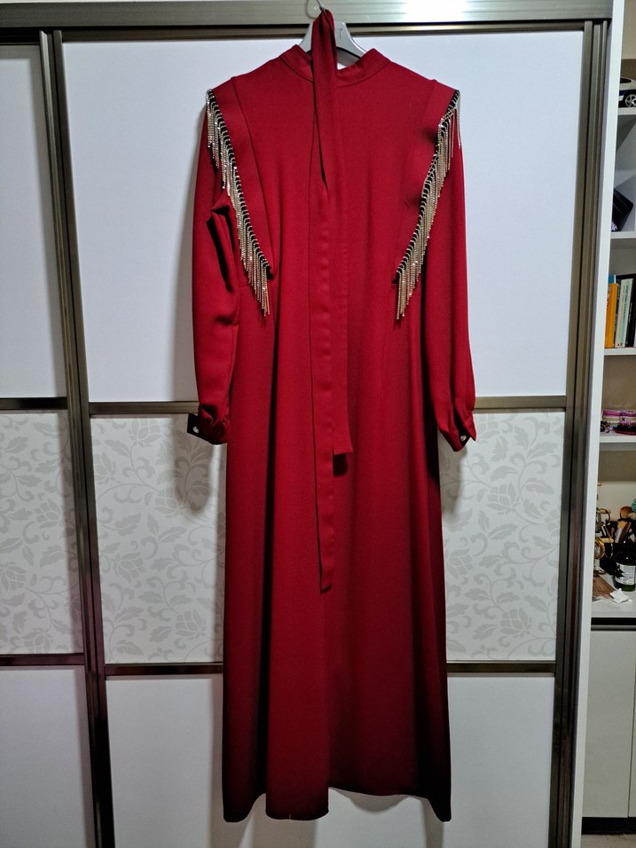 Püsküllü taşlı Kırmızı tesettür şık Elbise - Görsel 4