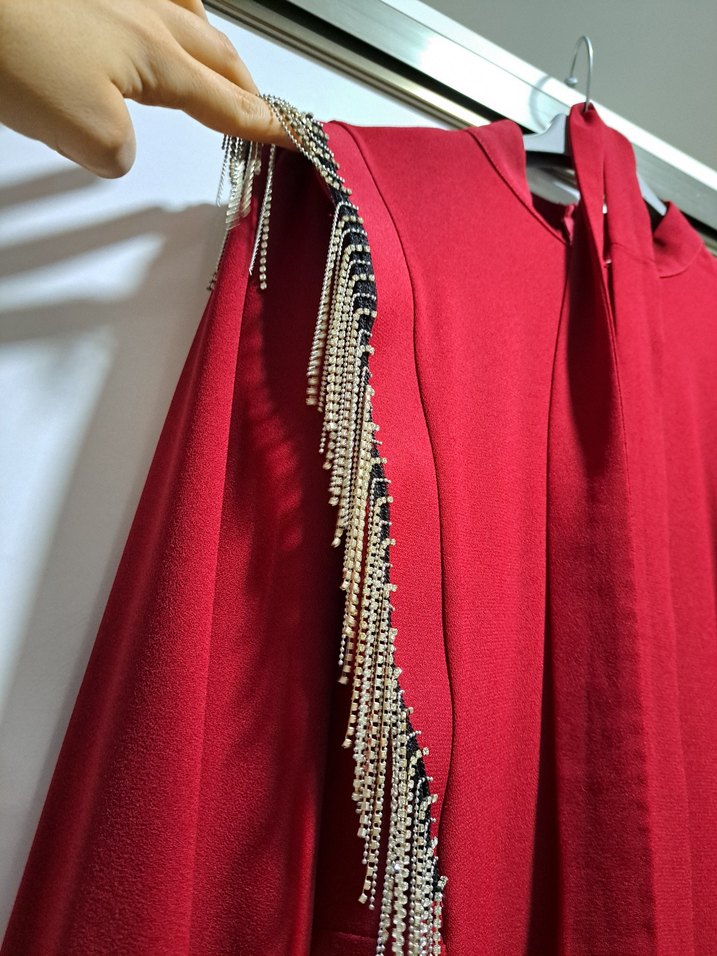 Püsküllü taşlı Kırmızı tesettür şık Elbise - Görsel 3