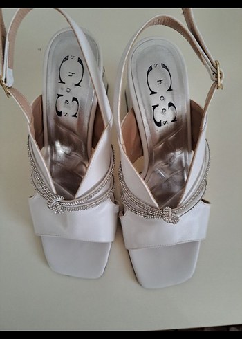 Beyaz taşlı Klasik Topuklu sandalet - Görsel 5