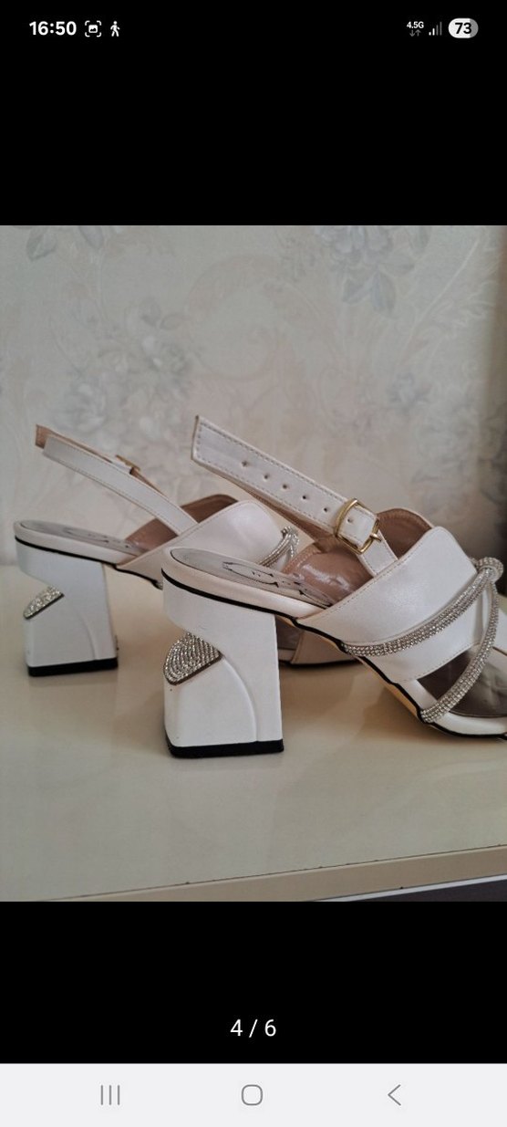 Beyaz taşlı Klasik Topuklu sandalet - Görsel 4