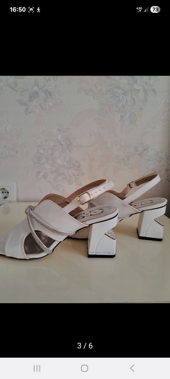 Beyaz taşlı Klasik Topuklu sandalet - Görsel 3