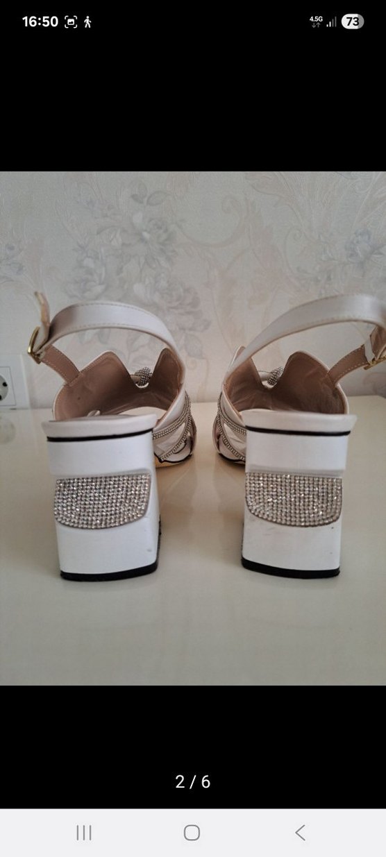 Beyaz taşlı Klasik Topuklu sandalet - Görsel 2