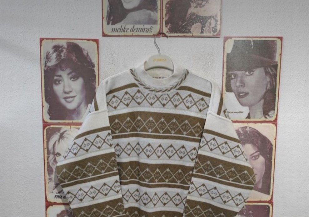 Bohem Desenli Gri Boğazlı Kazak - Görsel 2