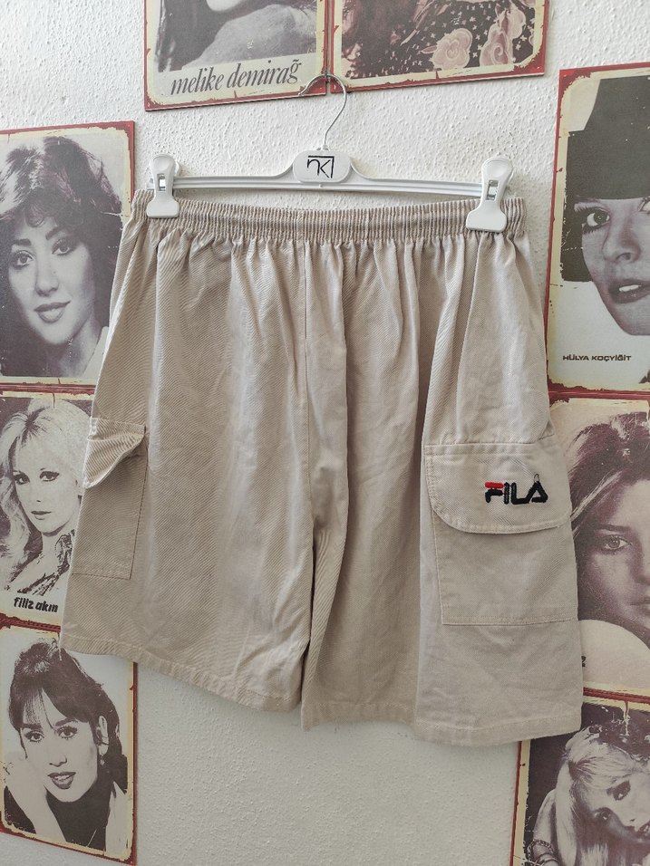 Bej Bol Kesim Kemerli Mini Şort - Görsel 2