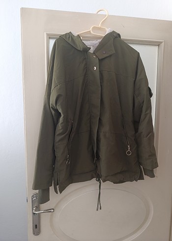 Kapüşonlu Rahat Kesim Kadın Mont - Görsel 4