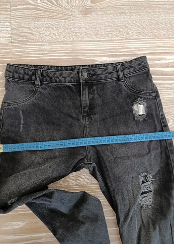 Siyah Regular Fit Yırtık Detaylı Midi Kot Pantolon - Görsel 4